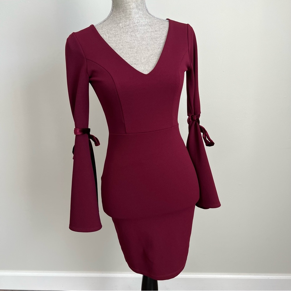 Lulu’s Once In A While Bell Sleeve Velvet Tie V Neck Mini Dress XS Dark Red - Picture 3 of 17